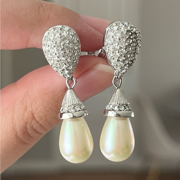 Vintage Christian Dior Rhinestone Pavé Teardrop Pearl Drop Silver Clip Earrings - Picture 1 of 7